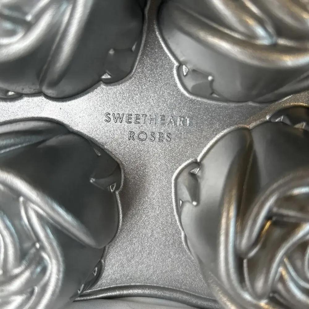 Nordic Ware Sweetheart Roses Mini Bundt Pan USA